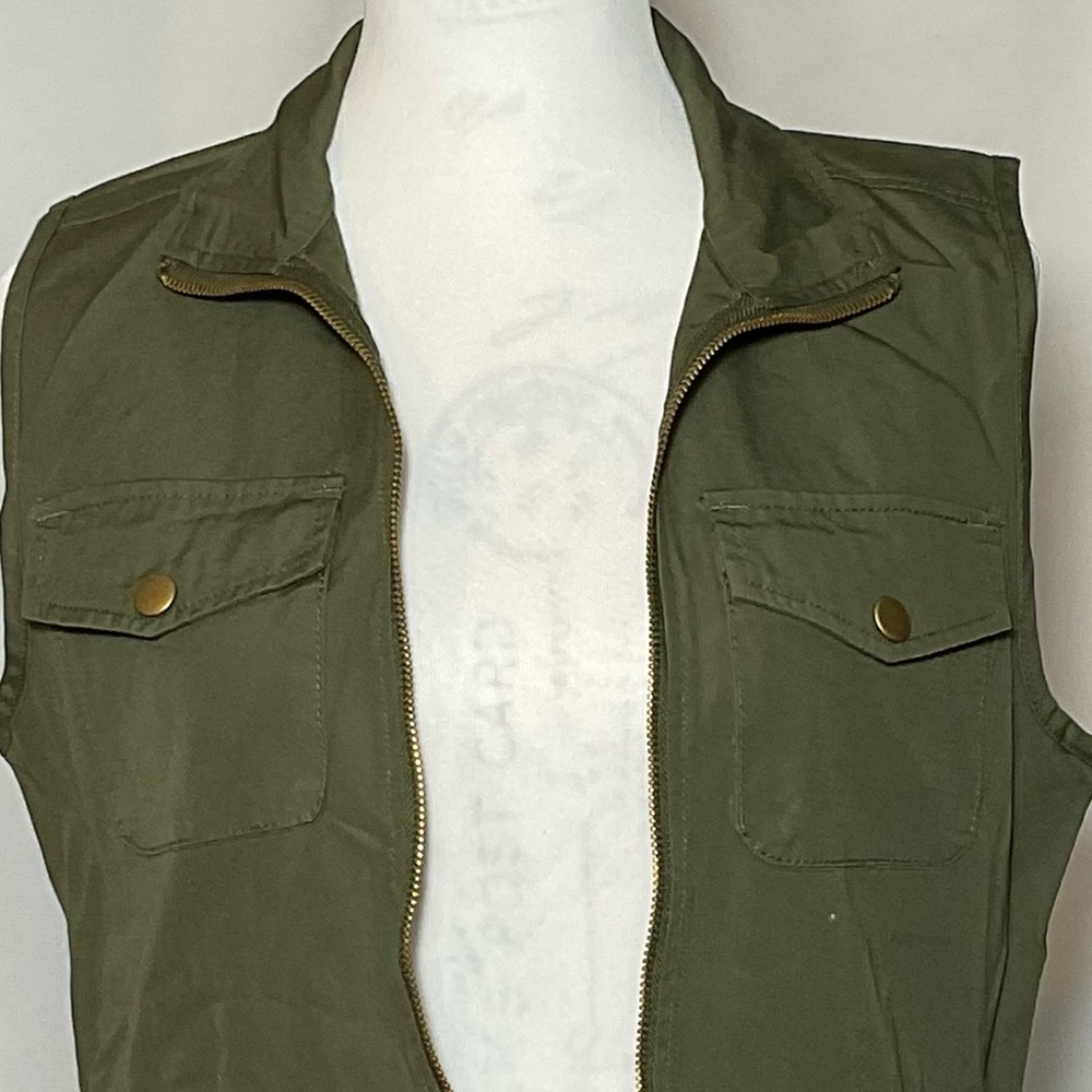 Magellan’s Outdoors Classic Fit Women’s Olive Green SzXS Utility Vest PreOwned